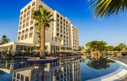 The Roxy Luxury Moon