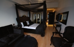 Bab-ı Zer Konaklama