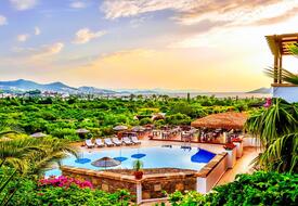 4 Reasons Hotel & Bistro