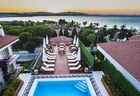 R Plus Hotel by Rooms