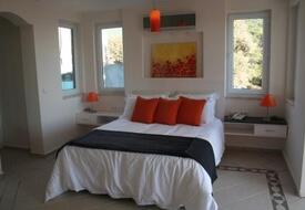 Nicholas Heights Deluxe Suite Hotel