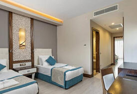 Jacaranda Beach Luxury Club