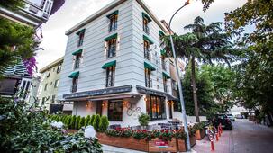 Juliet Rooms & Kitchen