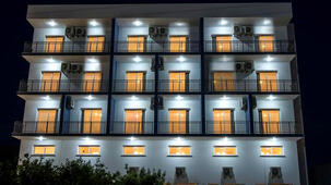 Deniz Airport Suites