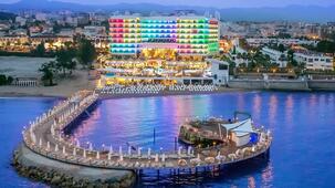 Azura Deluxe Resort & Spa Hotel