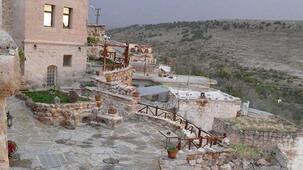 AkCave Suites & Resort