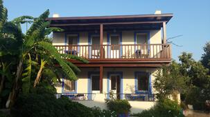 Paradise Garden Apart