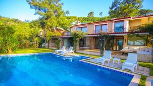 Marmaris'te Doğa Manzaralı Villa