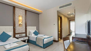 Jacaranda Beach Luxury Club