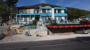 Mavi Yengeç Yüzer Köşk Restaurant ve Apart Otel