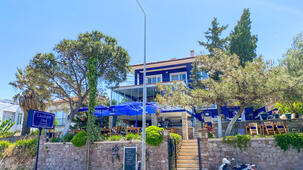 Lacivert Otel Ayvalık