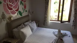 Rose Pansiyon & Cafe Sığacık