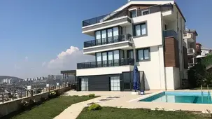 La Famillie Kuşadası