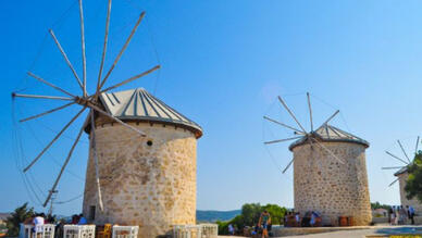 Alaçatı Yel Değirmenleri