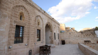 Melik Mansur Medresesi