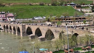 Dicle Köprüsü (On Gözlü Köprü)