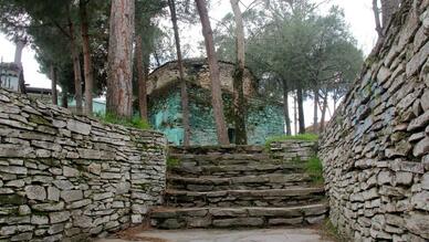 Alamadan Dede Türbesi