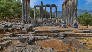 Zeus Karios Tapınağı