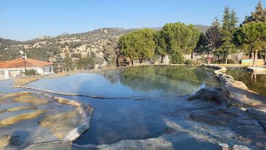 Karahayıt Kırmızı Su Travertenleri