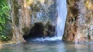 Kabak Koyu Aladere Şelalesi