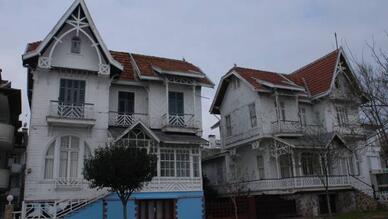 Sirakyan İkiz Evleri