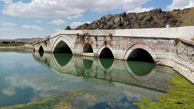 Çeşnigir Köprüsü Kanyonu'nda Tekne Turu