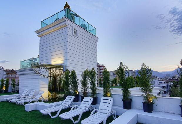 S White Hotel - Görsel 10