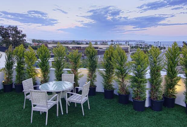 S White Hotel - Görsel 5