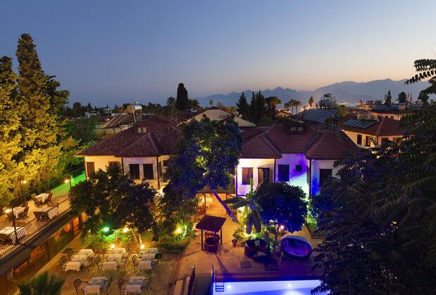 Castle Old Town Hotel - Görsel 11