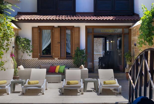 Castle Old Town Hotel - Görsel 9