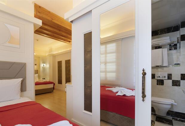 Castle Old Town Hotel - Görsel 3