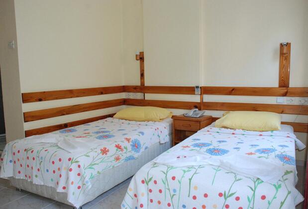 Rain Hotel - Görsel 3