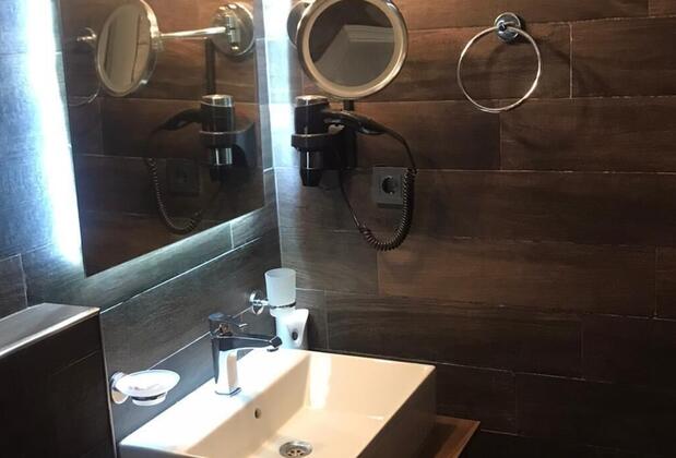 Art & Interiors Boutique Hotel - Görsel 11