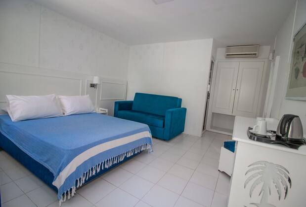 Blue White Hotel - Görsel 13