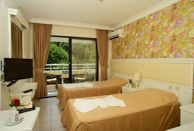 Chateau De Ville Hotel - Görsel 3
