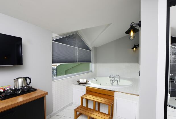 Hotel Poem - Görsel 22