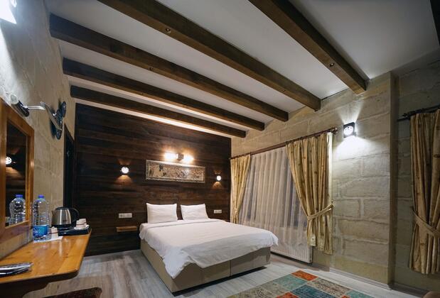 In Stone House - Görsel 14