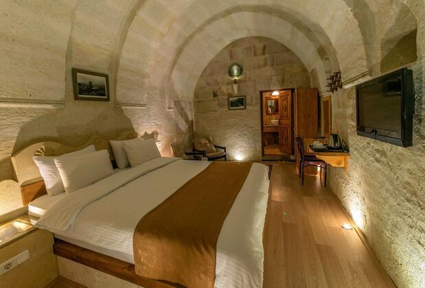 In Stone House - Görsel 12