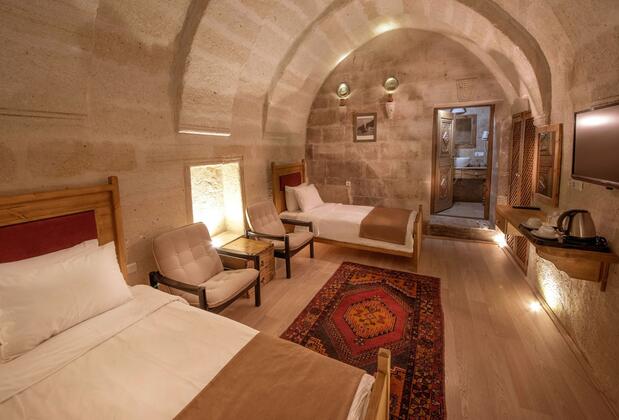 In Stone House - Görsel 10