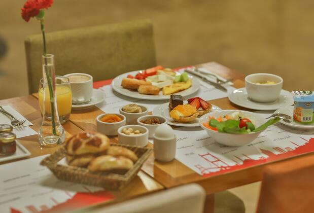 Ramada by Wyndham İstanbul Taksim - Görsel 25