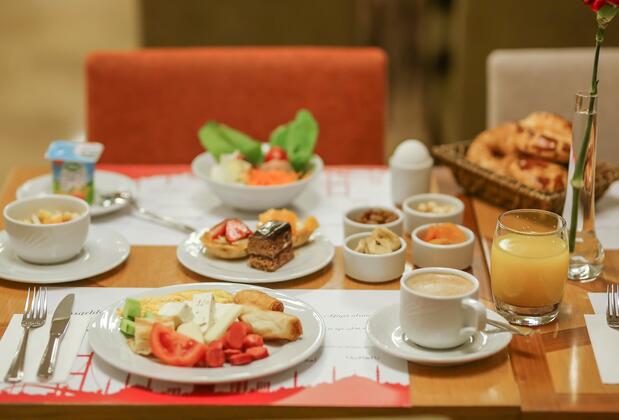 Ramada by Wyndham İstanbul Taksim - Görsel 28