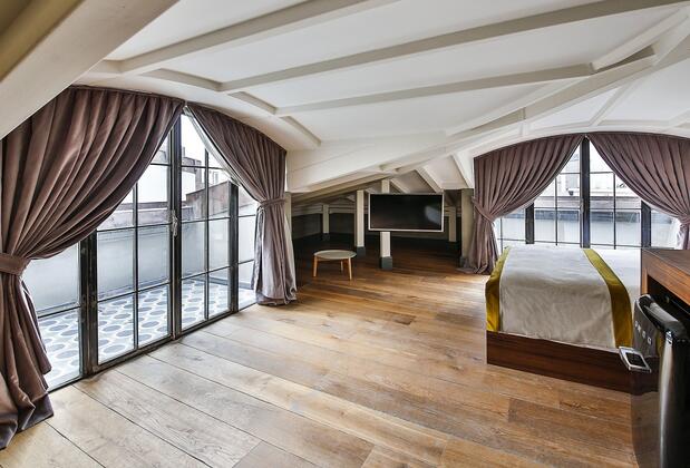 Ikonik The Public - Görsel 27