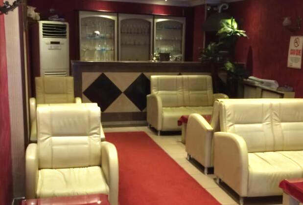 Red White Hotel - Görsel 4