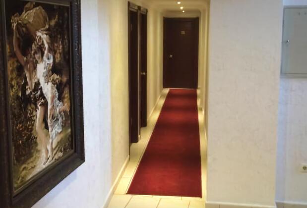 Red White Hotel - Görsel 6