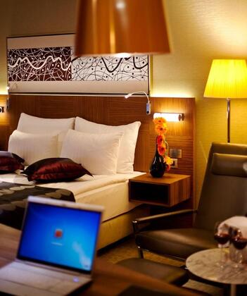 Crowne Plaza İstanbul Harbiye - Görsel 21