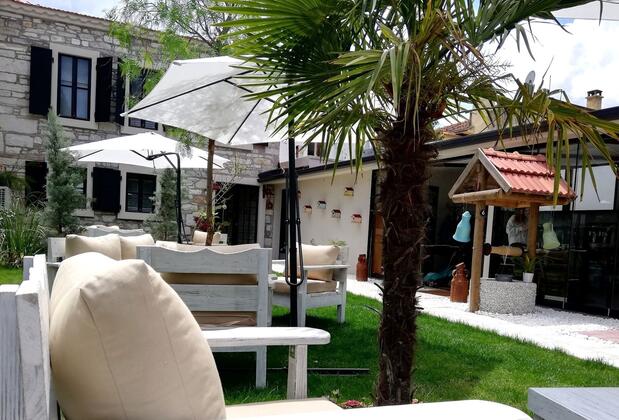 1870's Taş Konak Otel Garden - Görsel 3