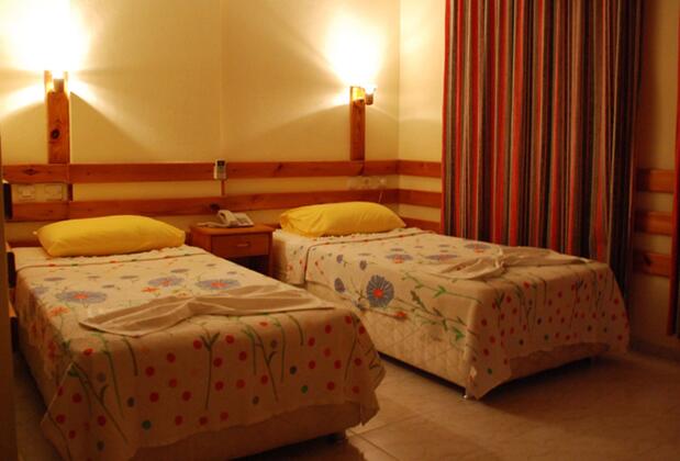 Rain Hotel - Görsel 4