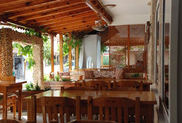 Rain Hotel - Görsel 7