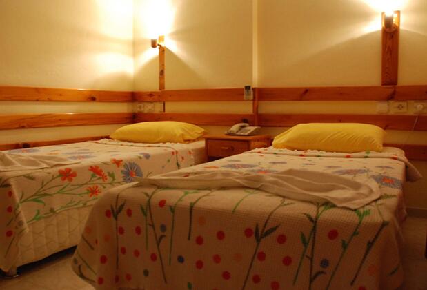 Rain Hotel - Görsel 5