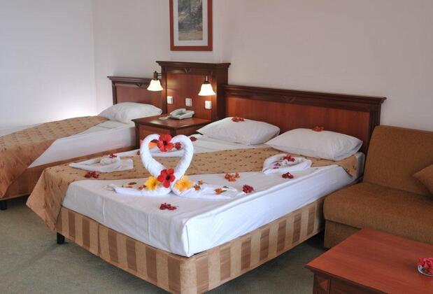 Larissa Hill Beach - Görsel 5